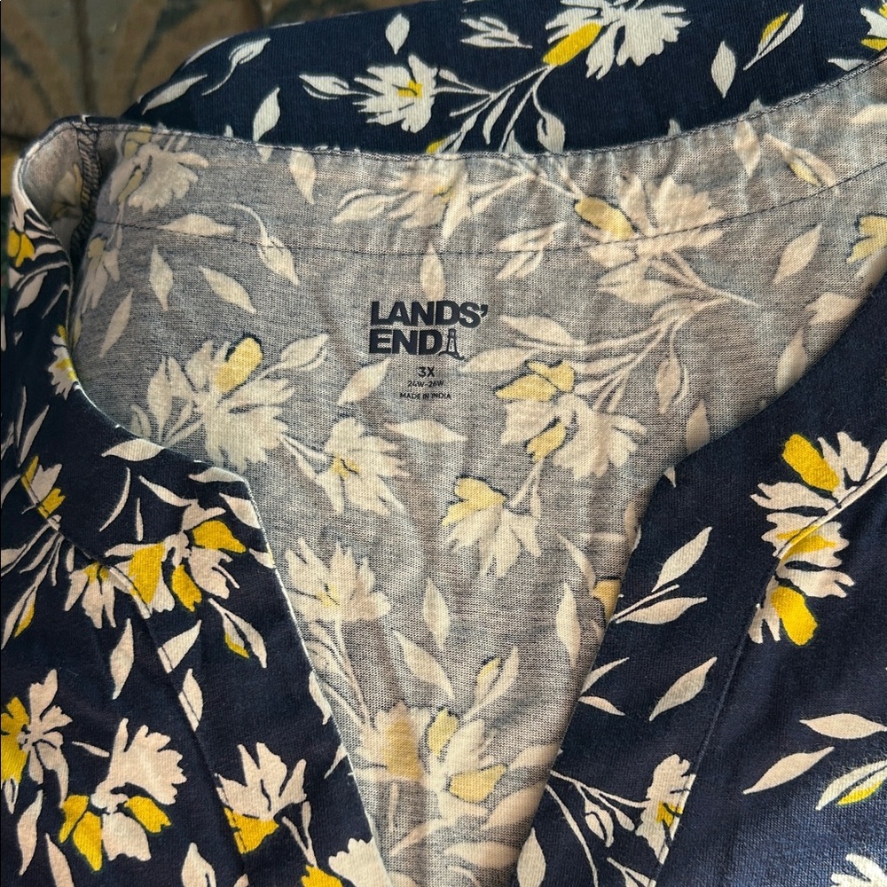 Land’s End Sleeveless Navy Dress with Yellow and White Daisy Floral Pattern - Picture 2 of 2